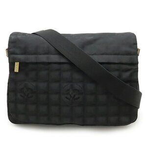 CHANEL Black Shoulder Bag